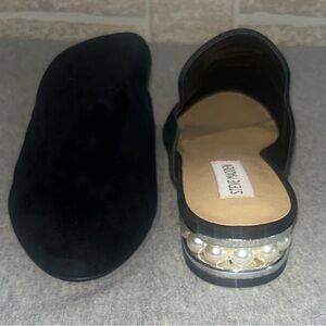 Steve Madden Sanderson black suede with faux pearl heel size 7.5